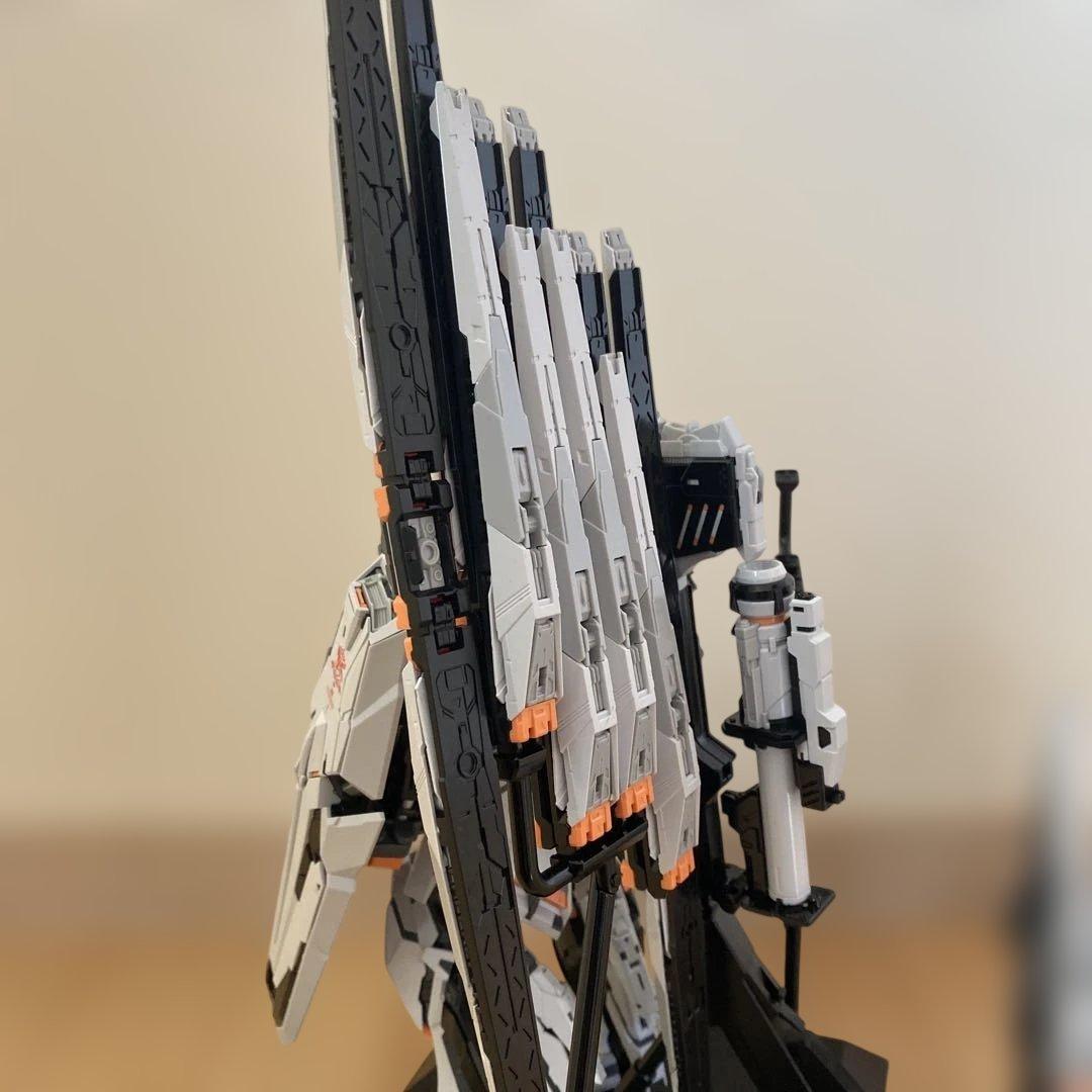 νガンダム　プラモデル　1/100