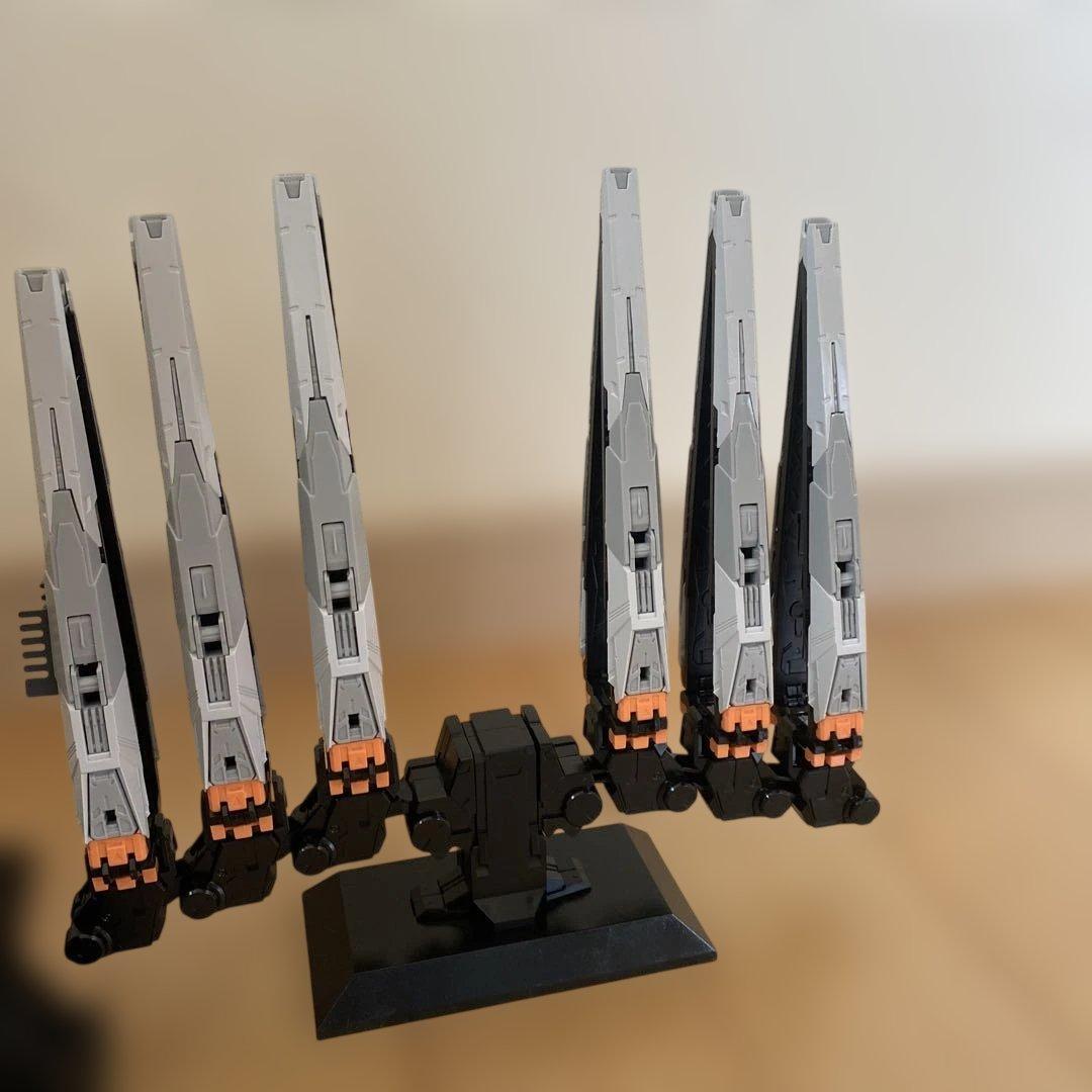 νガンダム　プラモデル　1/100