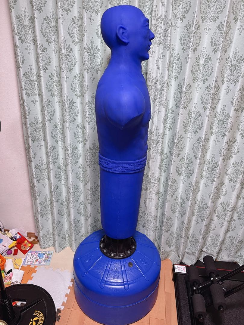 未使用品　青い人型サンドバッグ