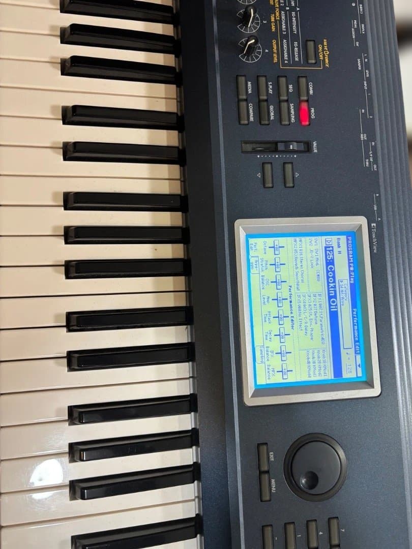 Korg Triton Extreme 61鍵盤シンセサイザー