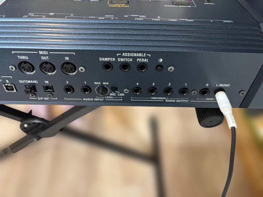 Korg Triton Extreme 61鍵盤シンセサイザー