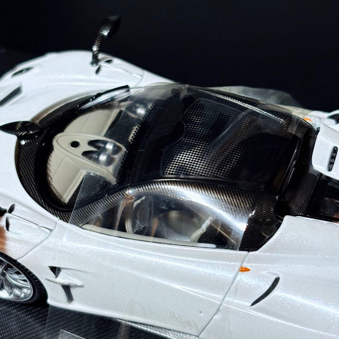 1/43 LCD パガーニ ウアイラ ロードスター 2017 メタリックホワイト