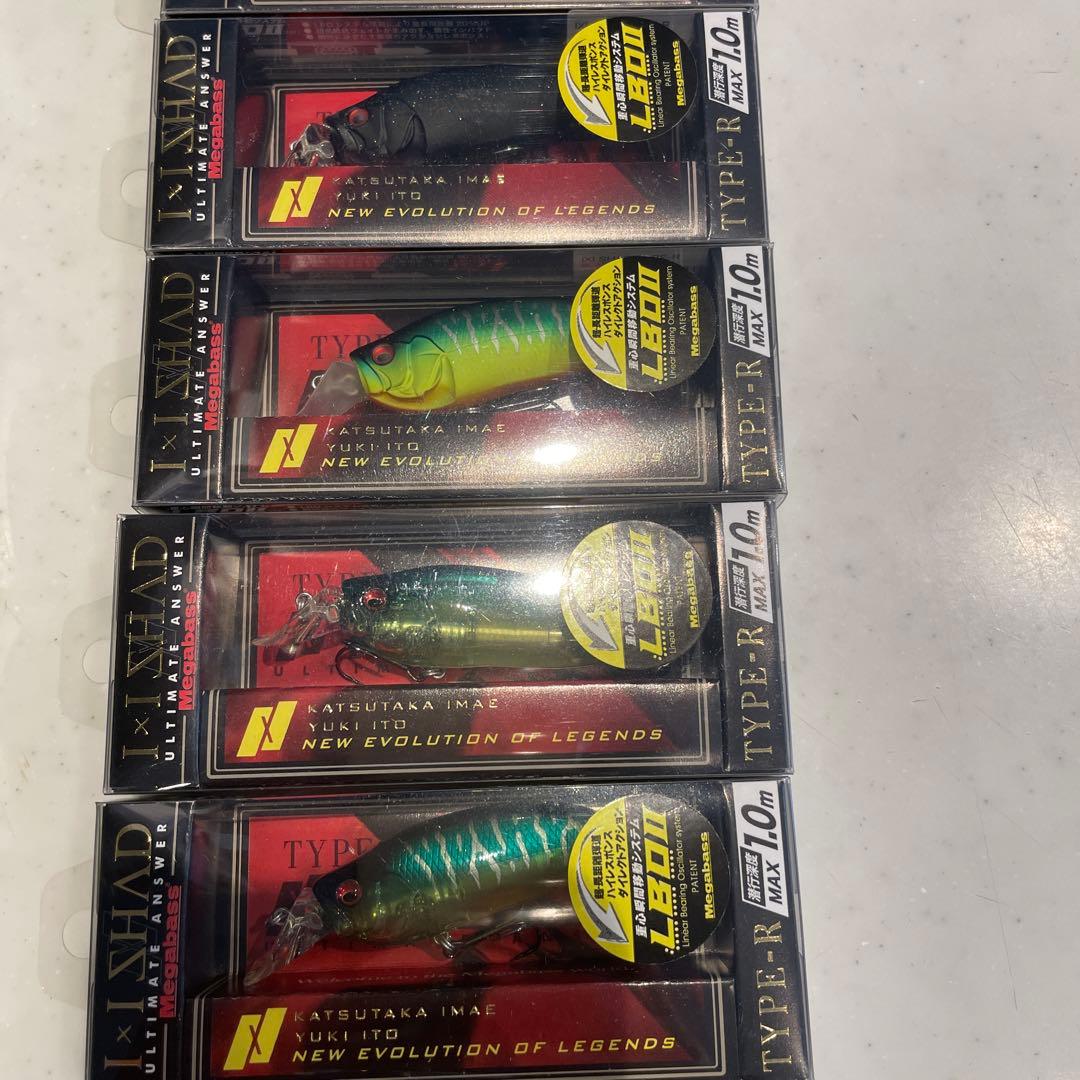 ①メガバス　IXI SHAD TYPE-R 16個