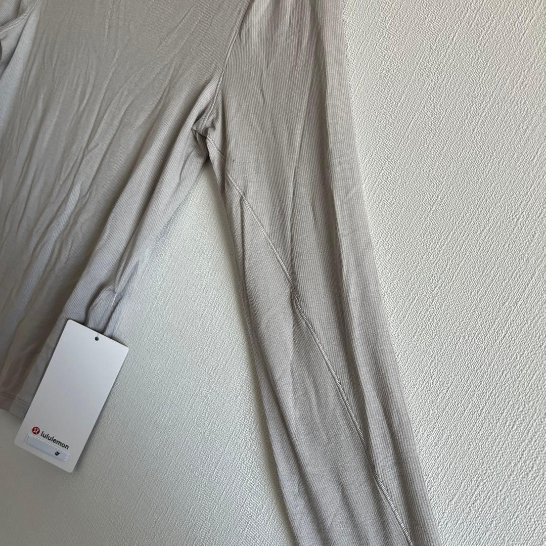 ルルレモンHold Tight Turtlenec新品サイズ8