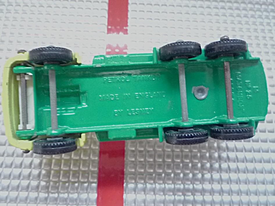 MATCHBOX N° 25C BP PETROL TANKER 1964