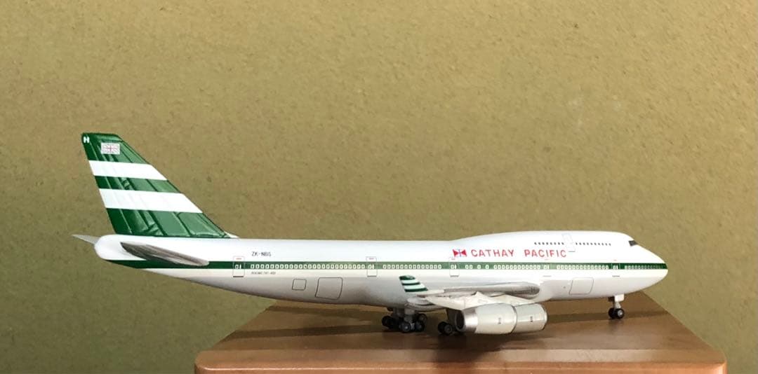 1/400 CATHAY PACIFIC B747-400 リース塗装モデル