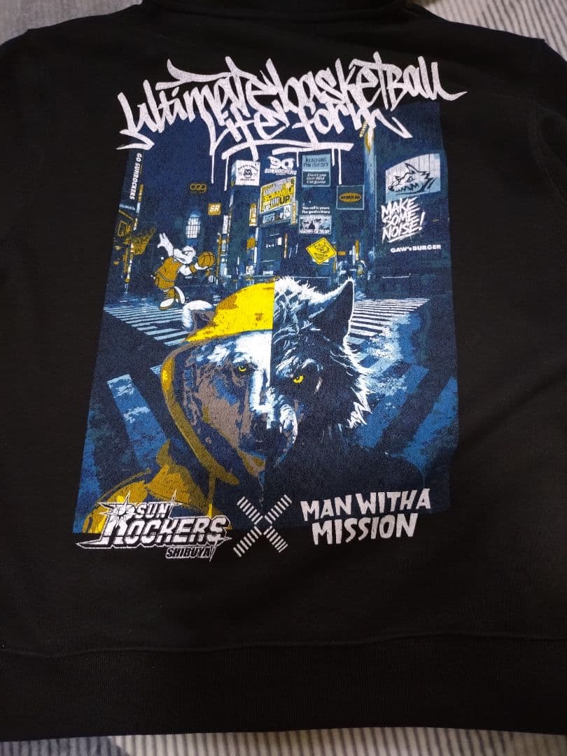 SUNROCKERS × MAN WITH A MISSION のフーディー