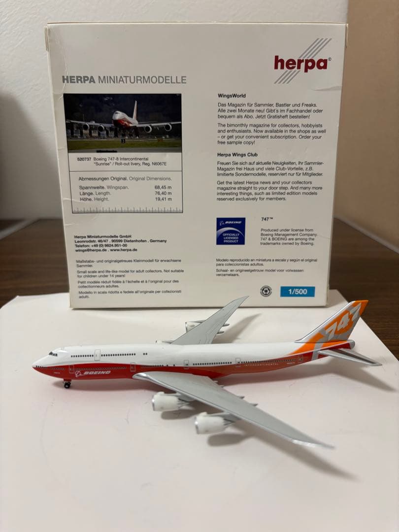 航空機・ヘリコプター B747-8 Roll-out livery herpa 1/500