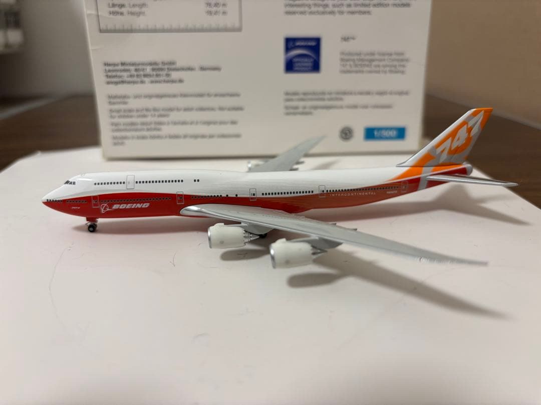 航空機・ヘリコプター B747-8 Roll-out livery herpa 1/500
