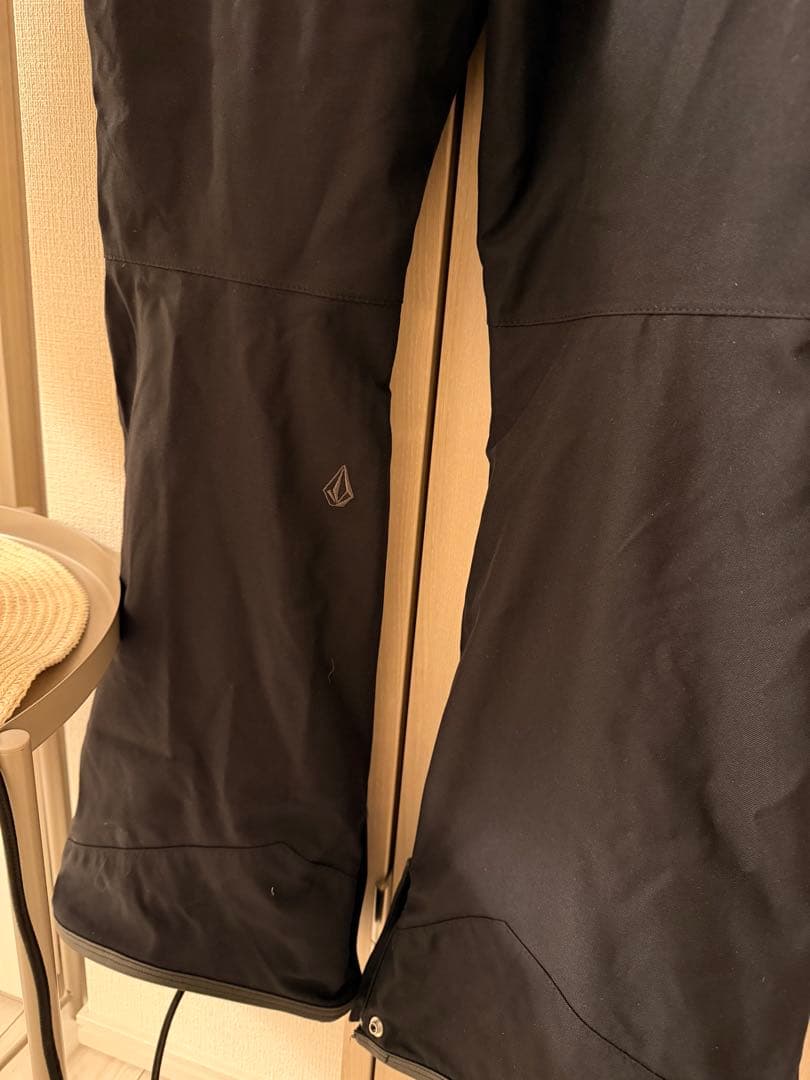 ボルコムvolcom スノボウエア ビブパンツ オーバーオール つなぎ 黒