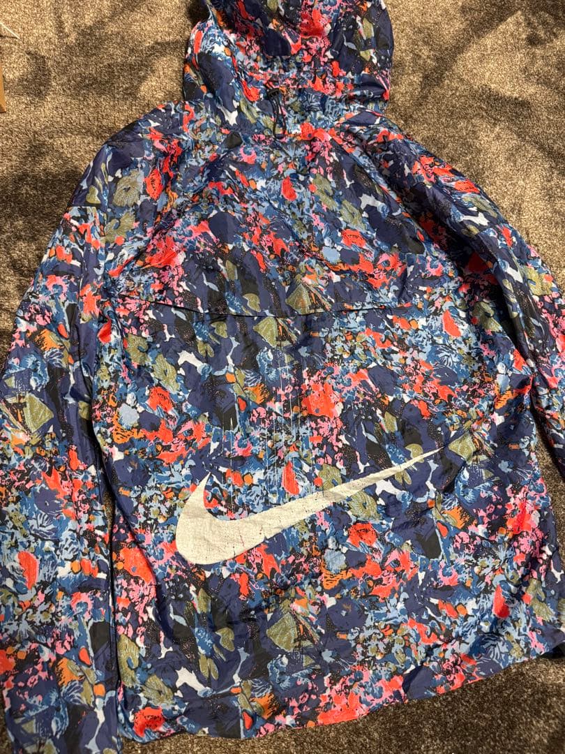 早い者勝ち！売り切り！　レア即売　NIKE ウィンドランナー S　花柄
