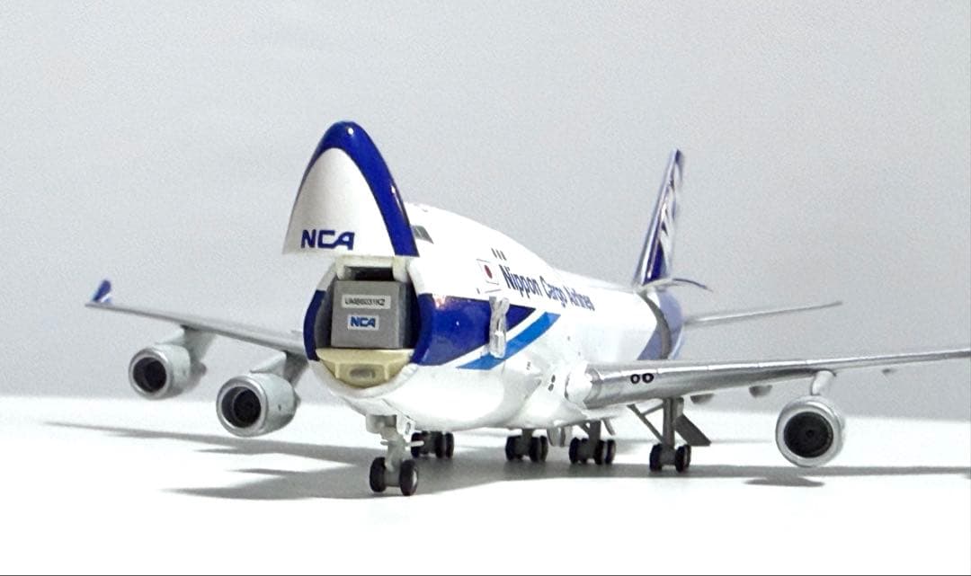全日空商事 1/200 B747-400F NCA ジオラマ　KZD44402