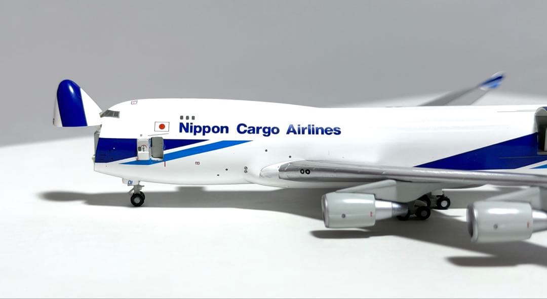 全日空商事 1/200 B747-400F NCA ジオラマ　KZD44402