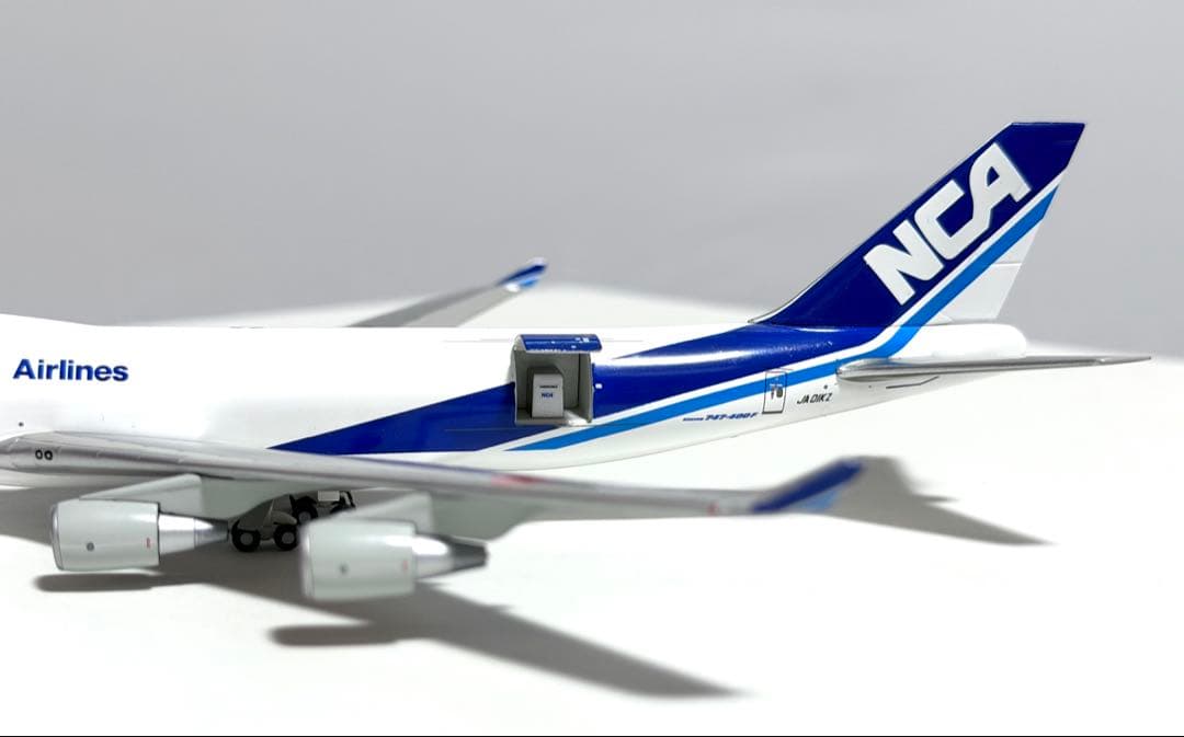 全日空商事 1/200 B747-400F NCA ジオラマ　KZD44402