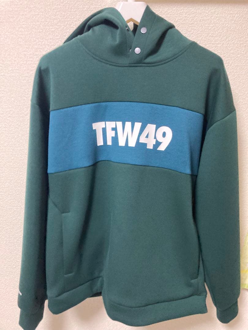【完売品】美品　TFW49 パーカー　フーディー　サイズL