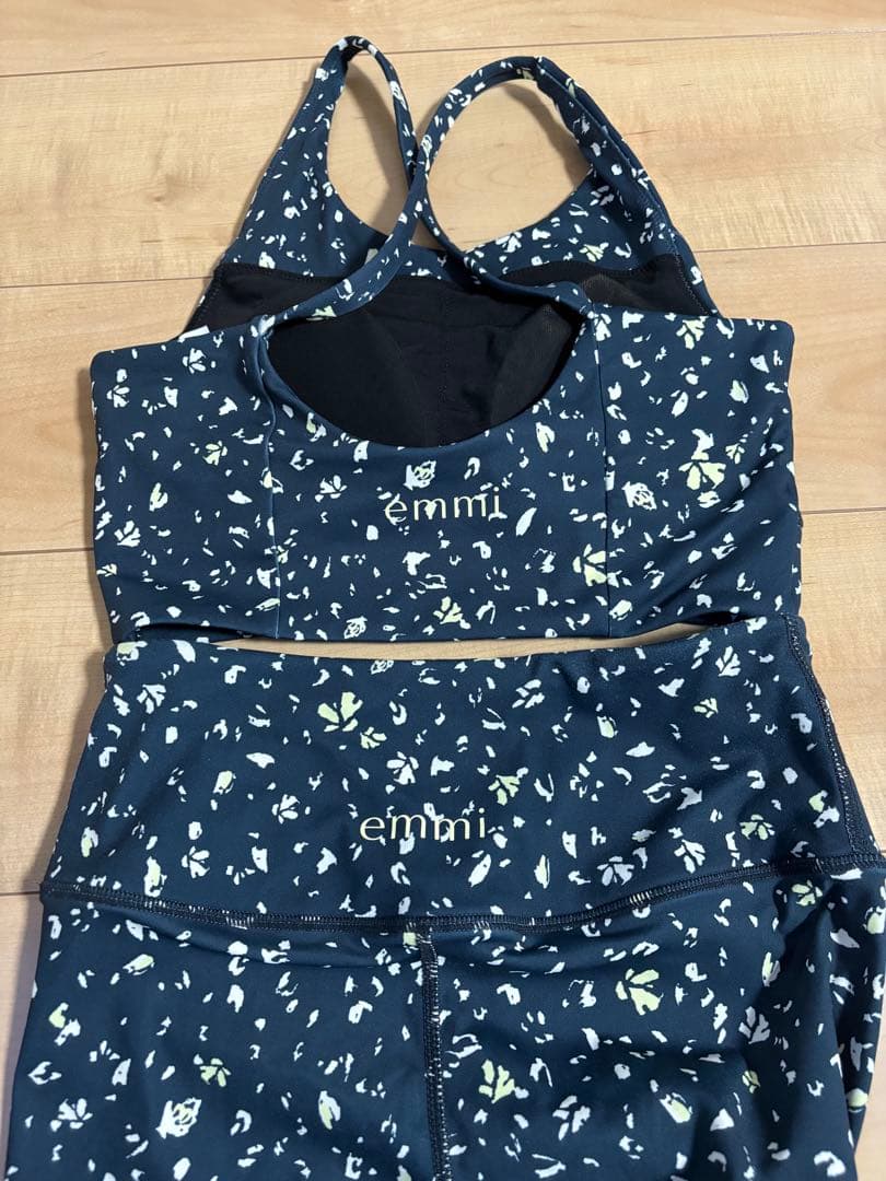 emmi ヨガウェアセット S ネイビー 花柄