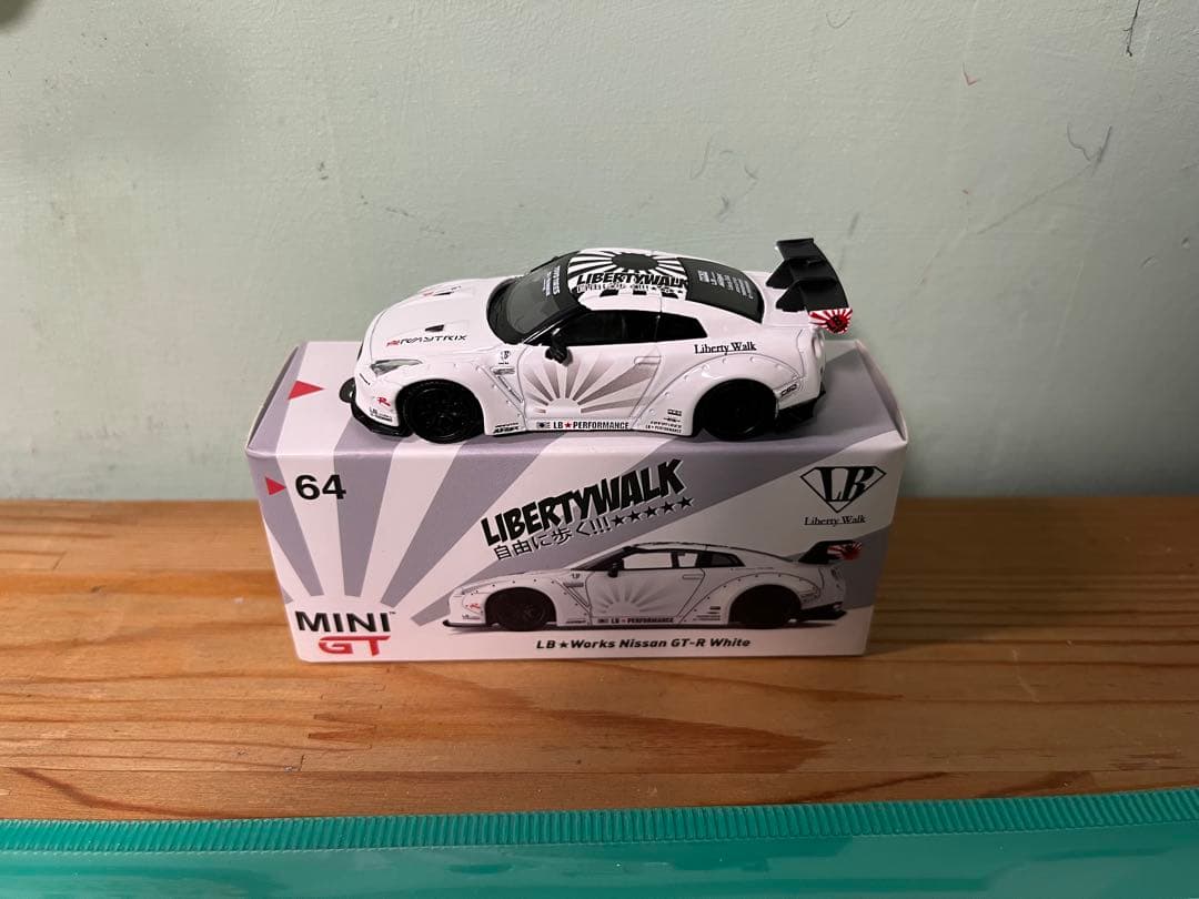 MINI GT リバティーウォーク　LBWK GT-R