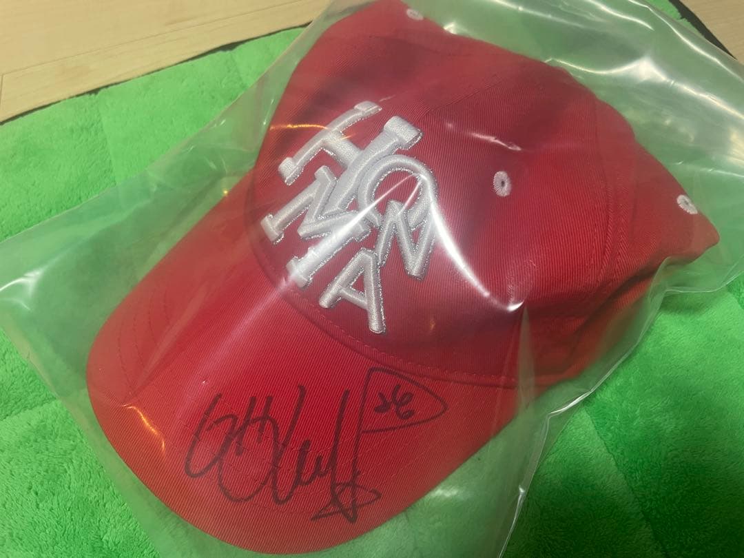 イ・ボミ　HONMA 赤 キャップ プロモデル 直筆サイン入り