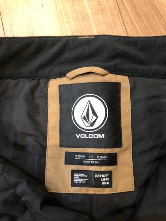 新品VOLCOM