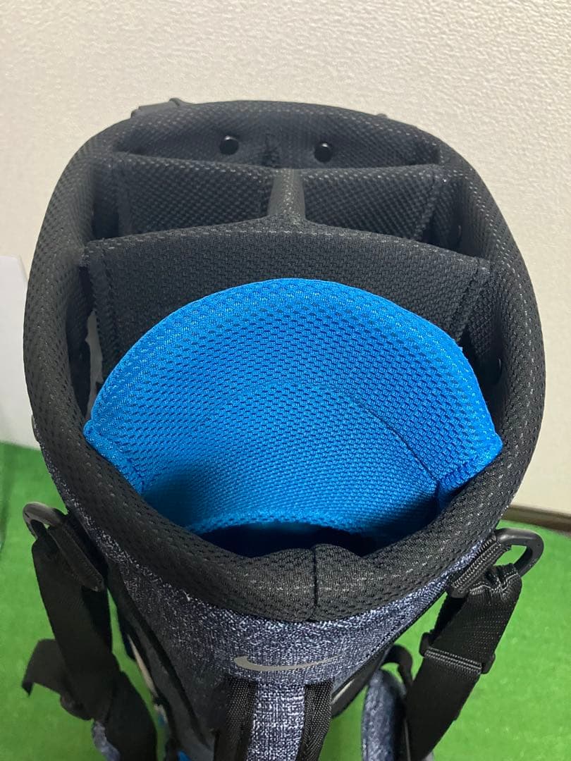 ナイキ スタンド式キャディバッグ　美品＆軽量