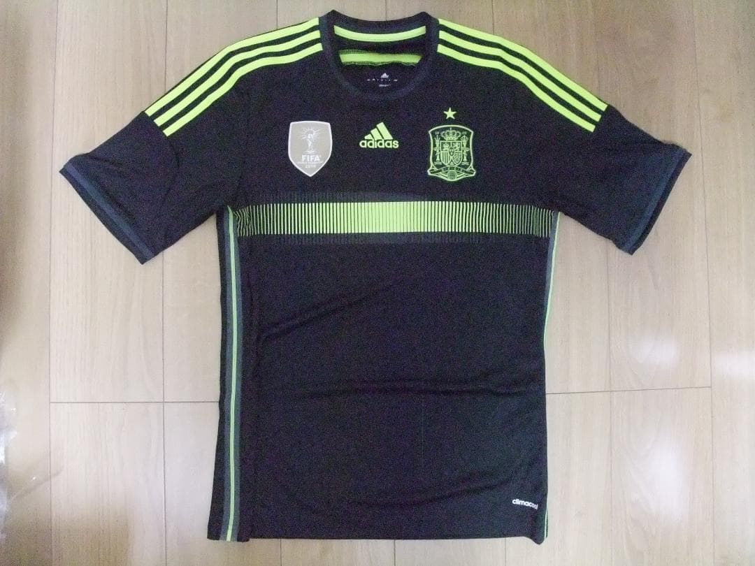 【中古品です】スペイン代表　2014年アウェイ　Lサイズ 上下セット