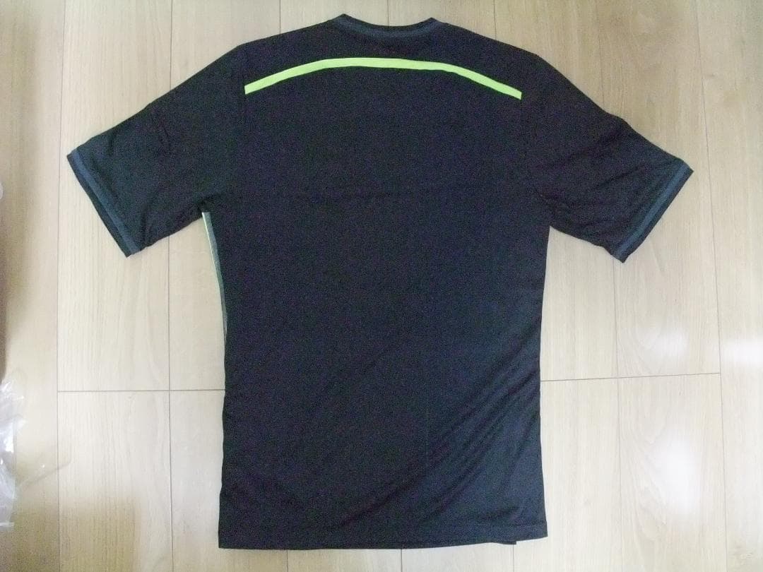 【中古品です】スペイン代表　2014年アウェイ　Lサイズ 上下セット