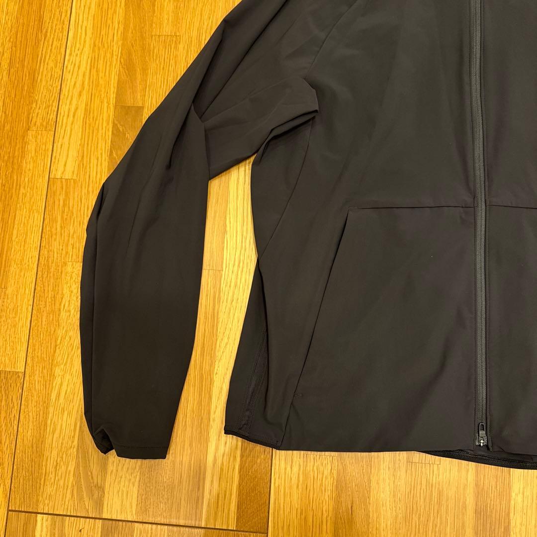 Lululemon ブラック フルジップフード付きアウター