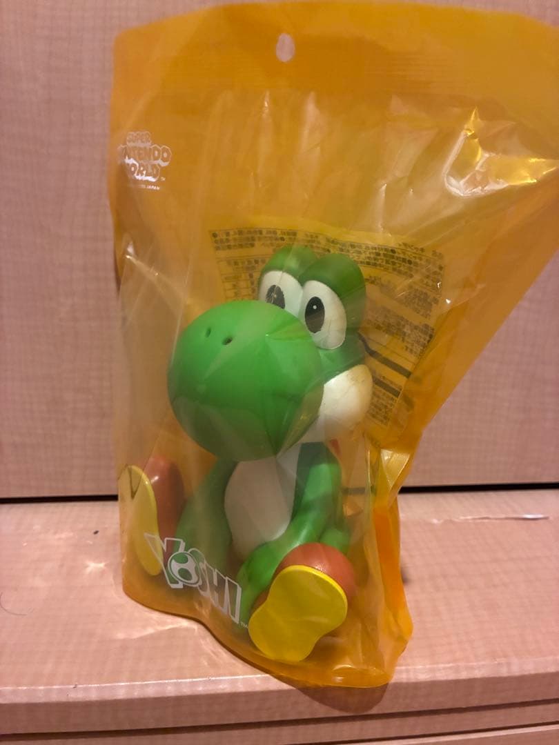 新品　USJ ニンテンドー・ワールド ヨッシー　ケース入りキャンディ　フィギュア