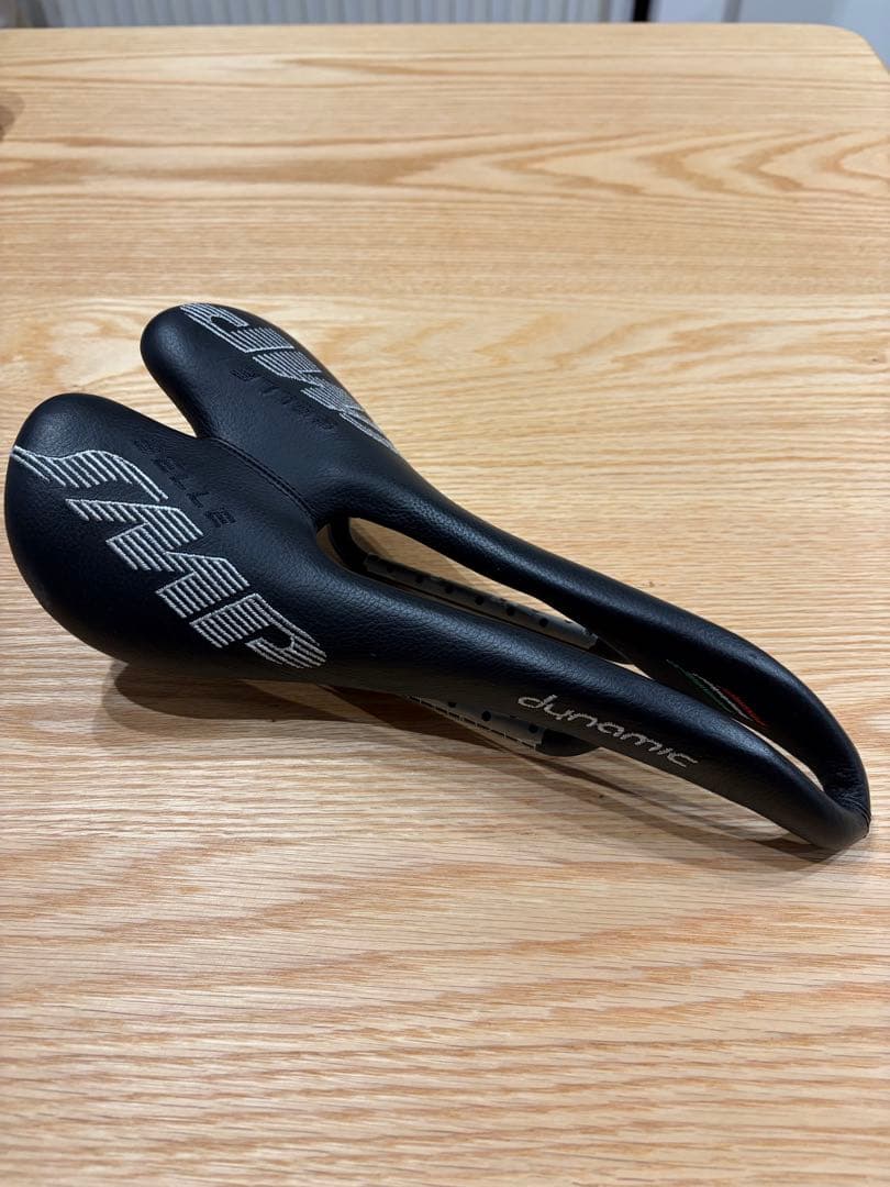 SELLE SMP dynamic 黒　カーボンレール