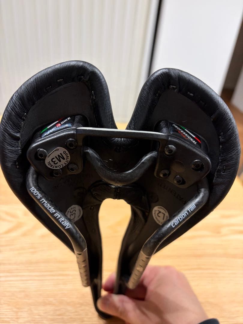 SELLE SMP dynamic 黒　カーボンレール