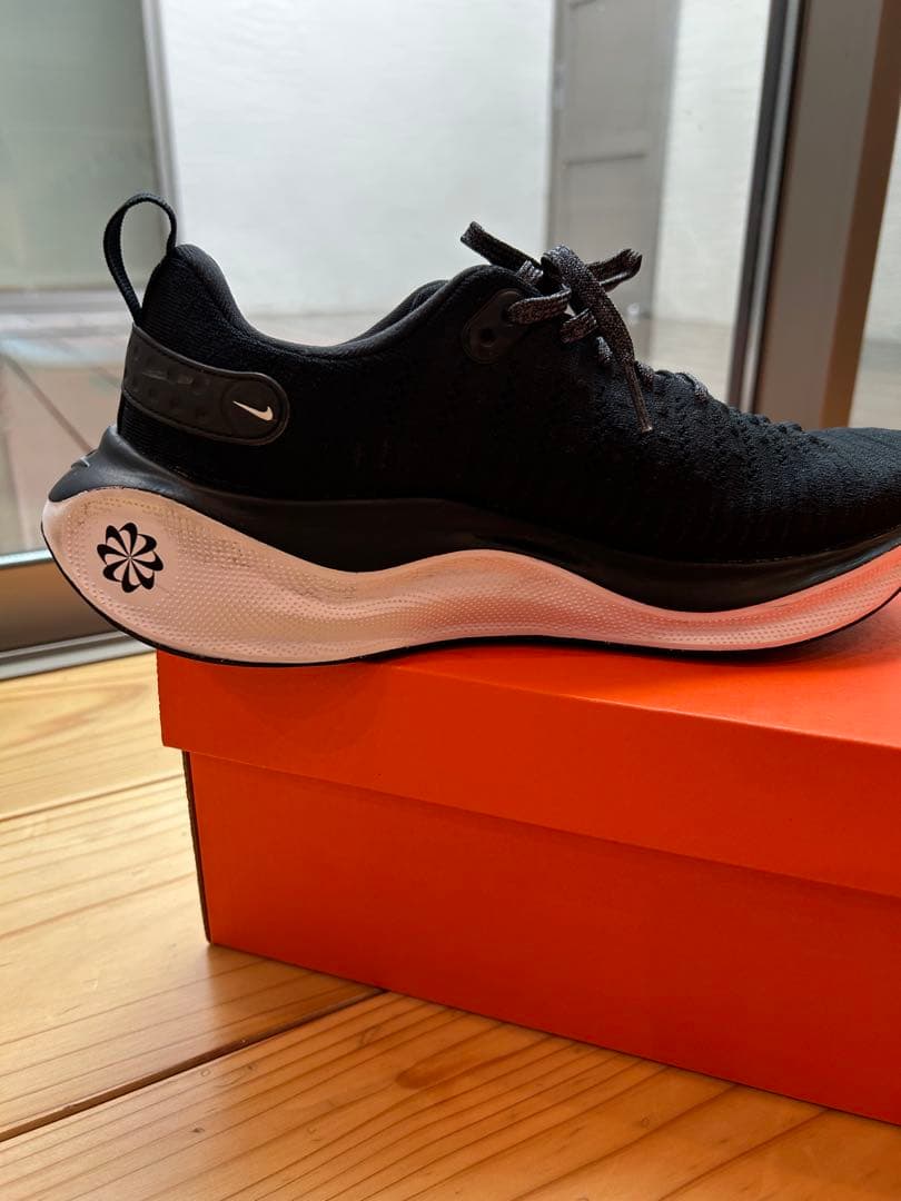 週末価格【美品】NIKEナイキインフィニティラン 4エクストラワイド27.5cm