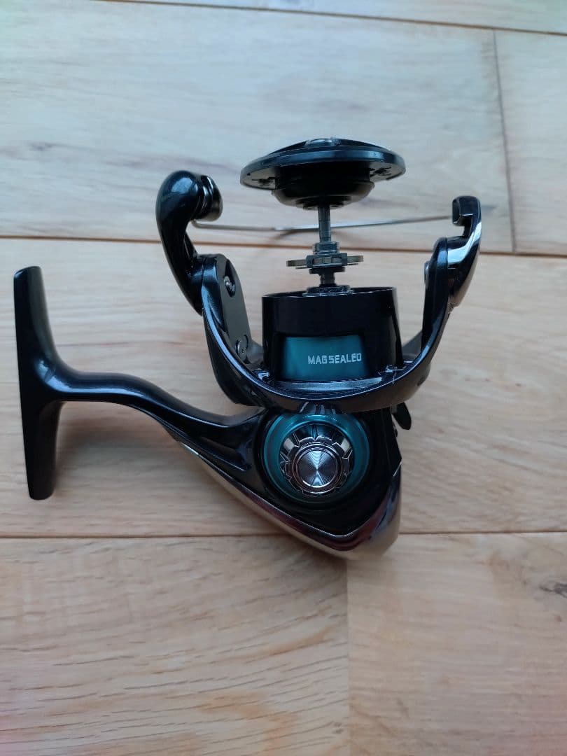 新品 ダイワ 24エメラルダス X LT2500-XH-DH 本体のみ