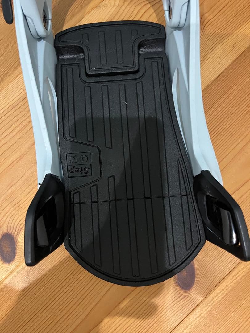 J*n様 美品　BURTON STEP ON GENESIS Mサイズ ステップ