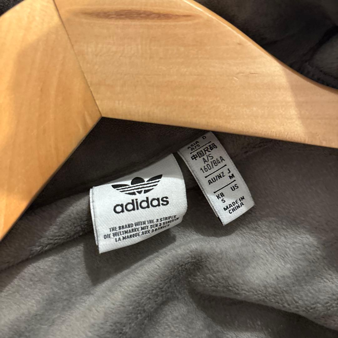 adidas トラックジャケット　ベロア
