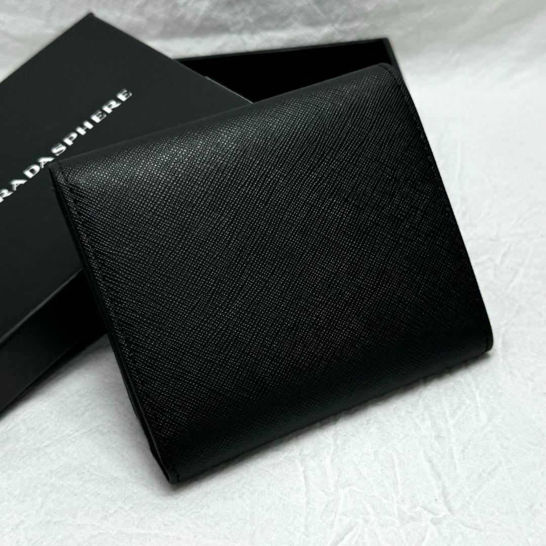 プラダ Prada 三つ折り財布