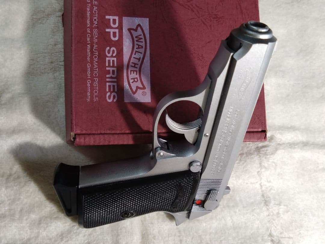 ワルサーPPK/S (シルバー塗装したもの)