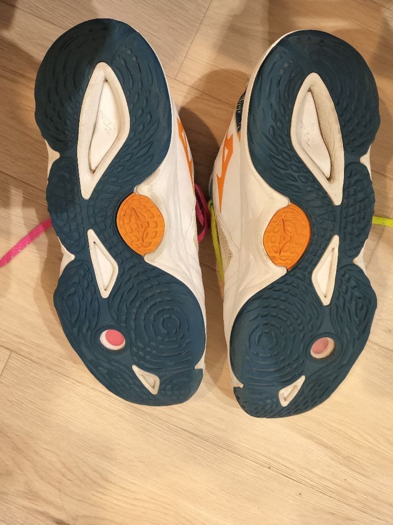 Mizuno バレーボールシューズ ウエーブモーメンタム3