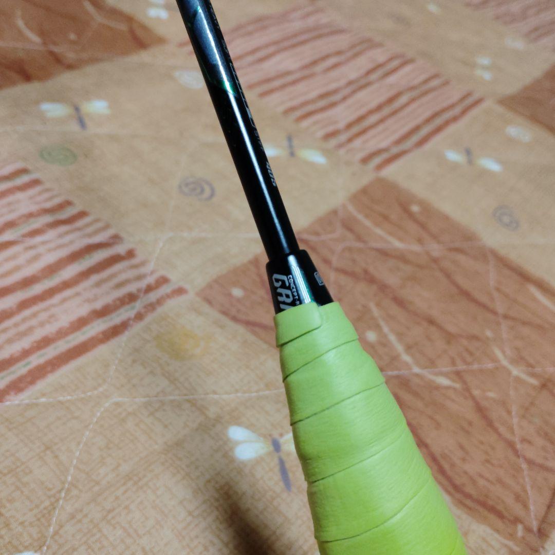 グラビタス 9.0 SX バドミントンラケット