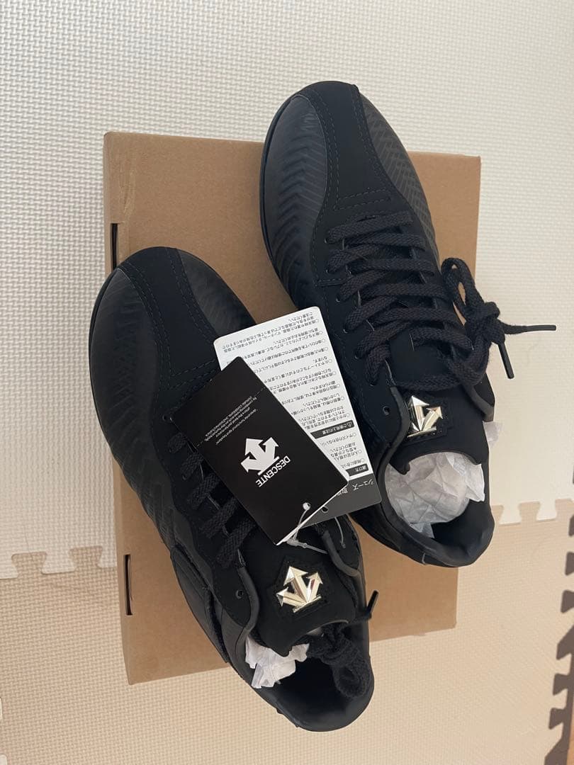 DESCENTE ブラック コウノエベルトスパイク2 /25cm