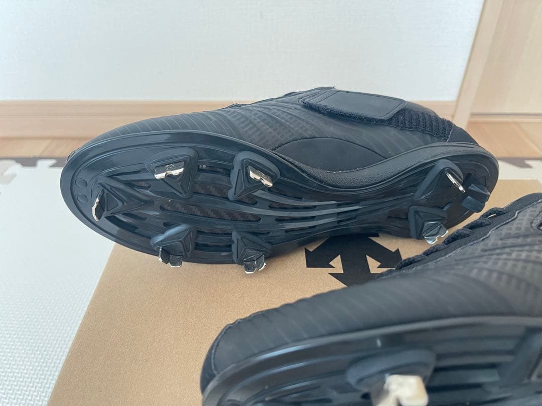 DESCENTE ブラック コウノエベルトスパイク2 /25cm