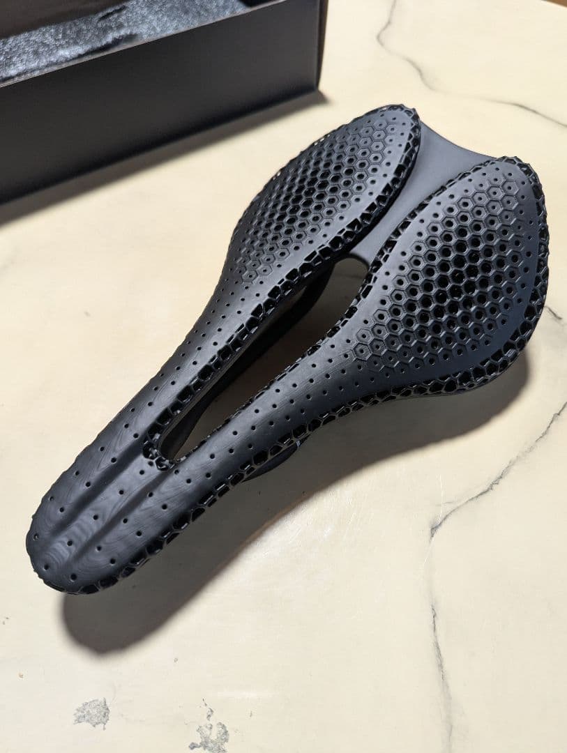ttpro 3D　カーボンサドル　軽量　ロードバイク