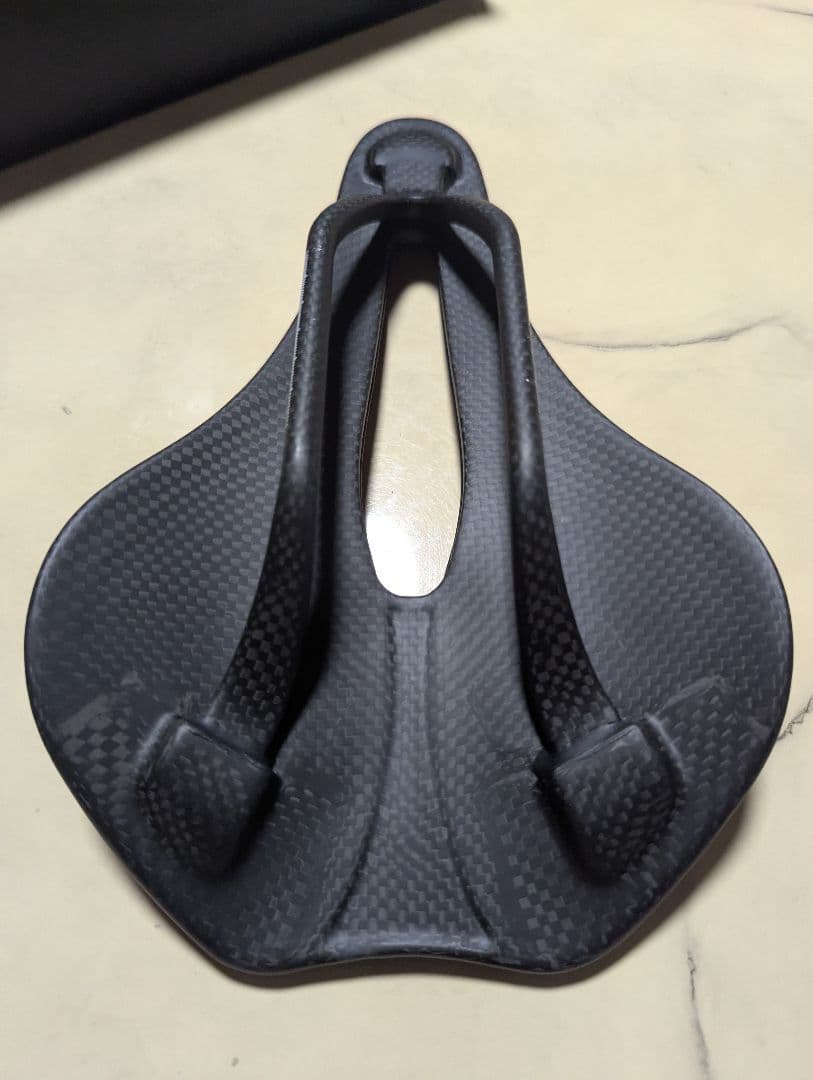 ttpro 3D　カーボンサドル　軽量　ロードバイク