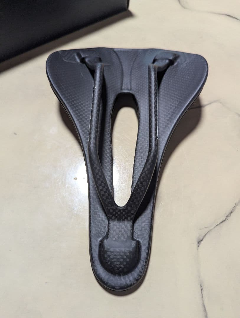 ttpro 3D　カーボンサドル　軽量　ロードバイク