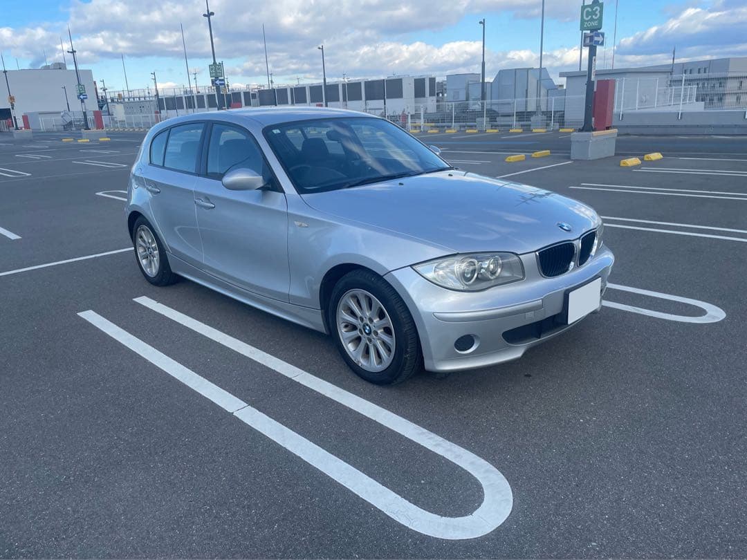 車検2年近く！16000km!  1シリーズ シルバー 5ドア
