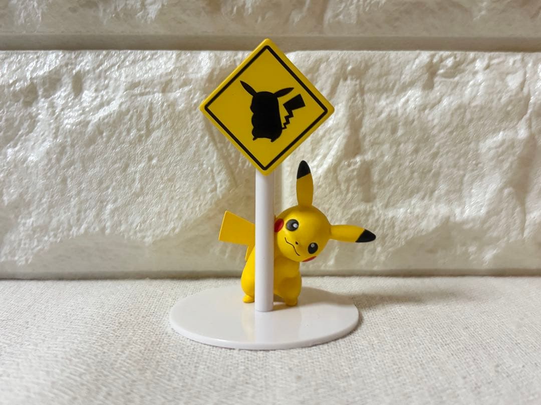 ポケモン　ポケモン近くにいるかも？　フィギュア　ゲンガー　ピカチュウ　イーブイ