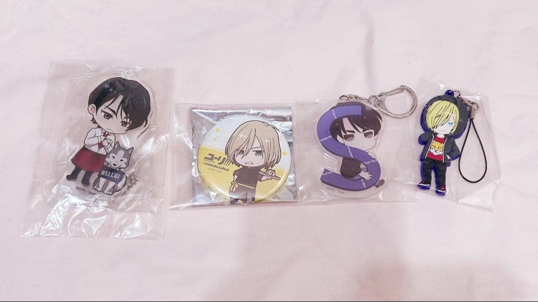 ユーリ!!! on ICE ヴィクトル 勝生勇利 ユリオ 缶バッジ アクキー