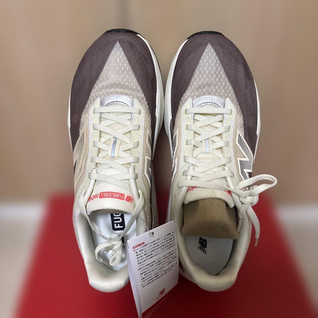 ニューバランス FuelCell Rebel v5ランニングシューズ 27.5㎝