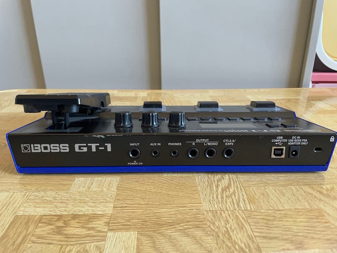 BOSS GT-1 ギターエフェクターACアダプター付き