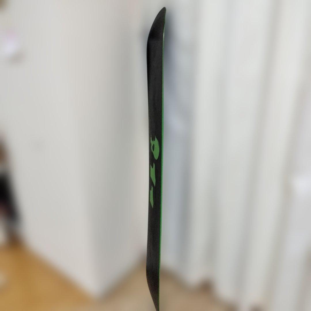 011 XFLY 141cm スノーボード アーティスティック