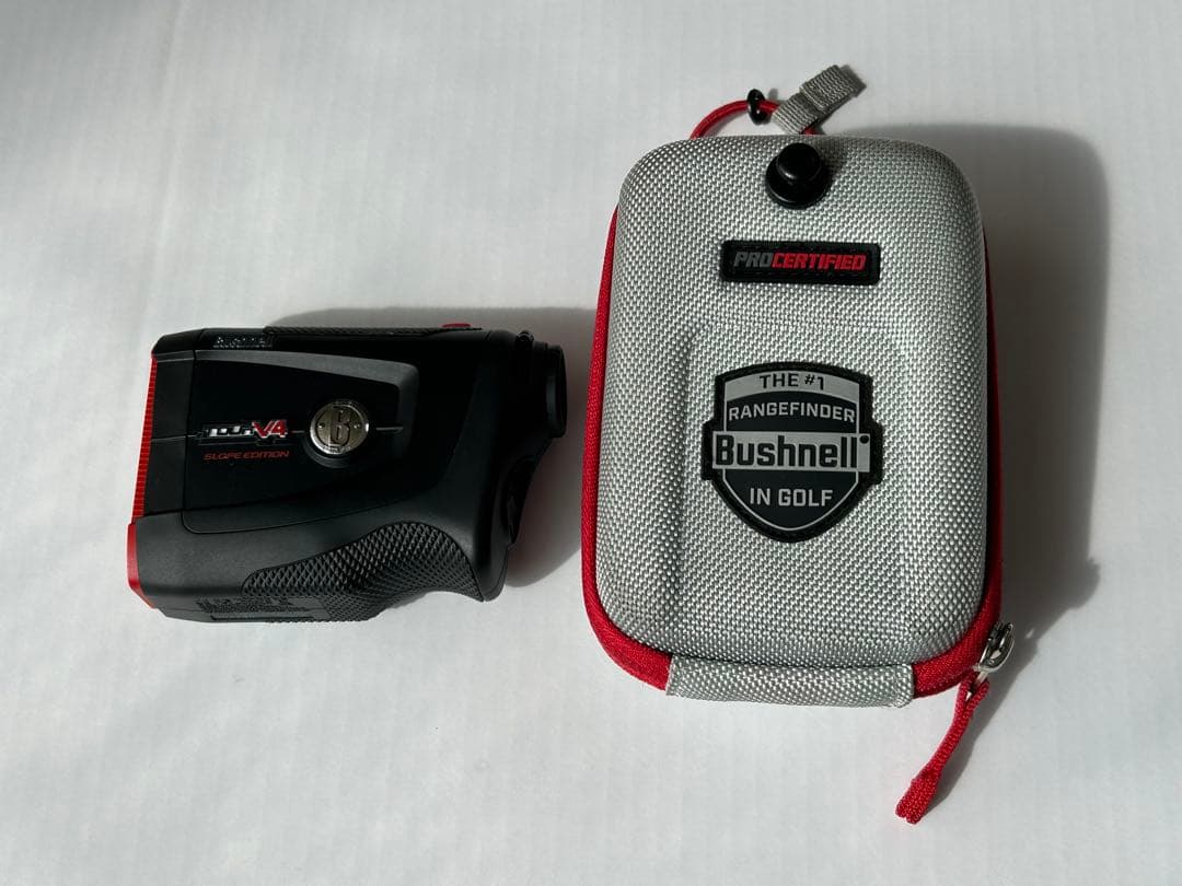 Bushnell Pro ツアーV4ゴルフ用距離計 ケース付き